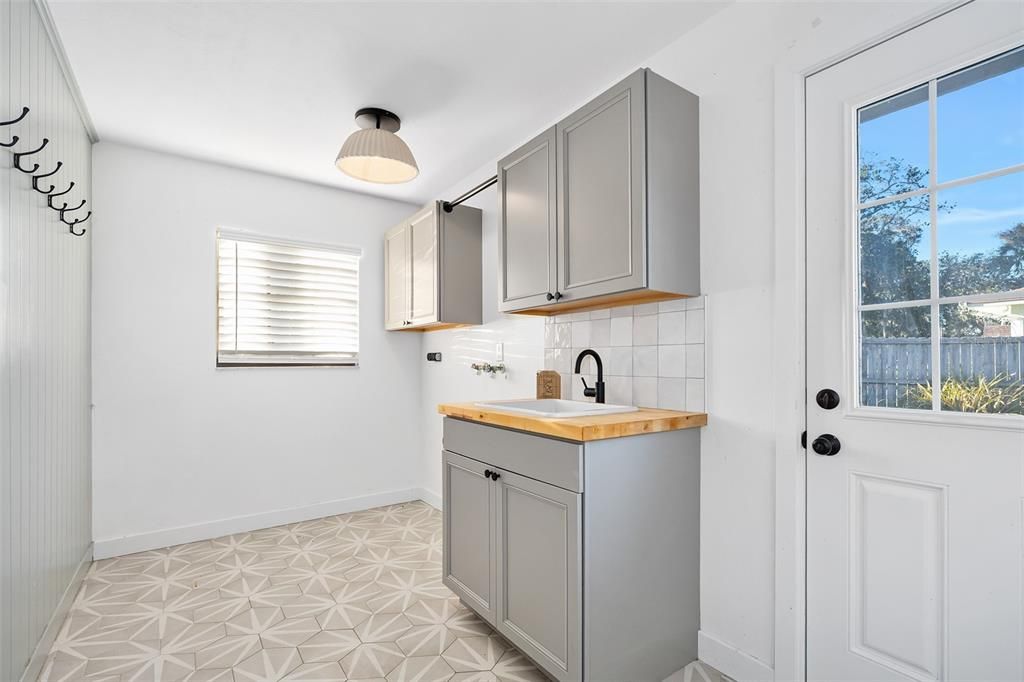 For Sale: $535,000 (3 beds, 2 baths, 1986 Square Feet)