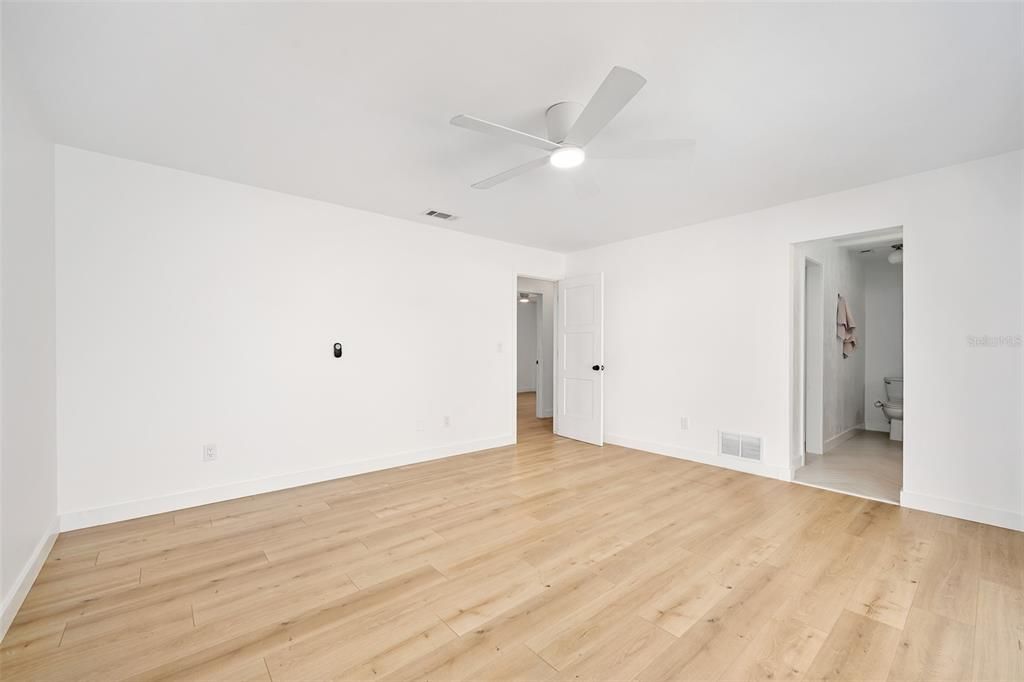 For Sale: $535,000 (3 beds, 2 baths, 1986 Square Feet)