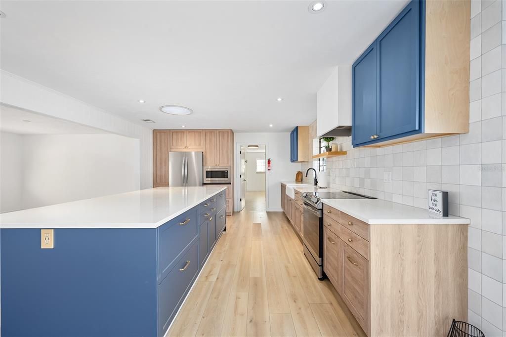 For Sale: $535,000 (3 beds, 2 baths, 1986 Square Feet)