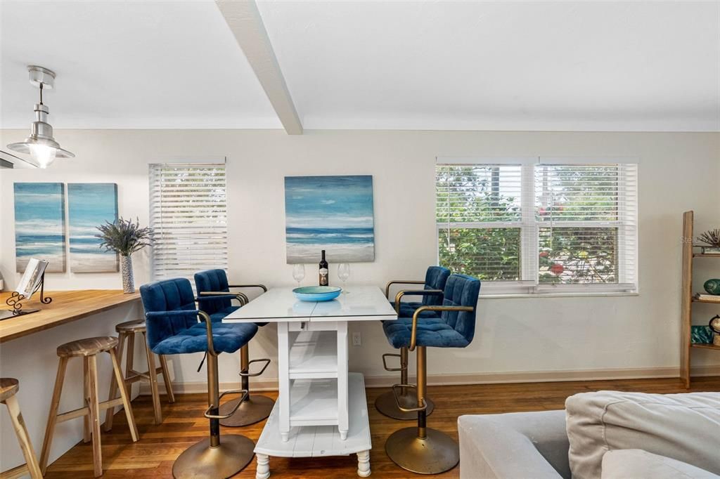 出租: $3,000 (4 贝兹, 2 浴室, 1405 平方英尺)