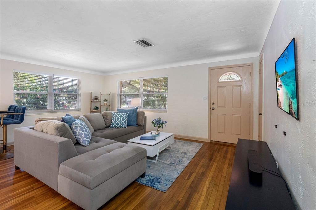 出租: $3,000 (4 贝兹, 2 浴室, 1405 平方英尺)