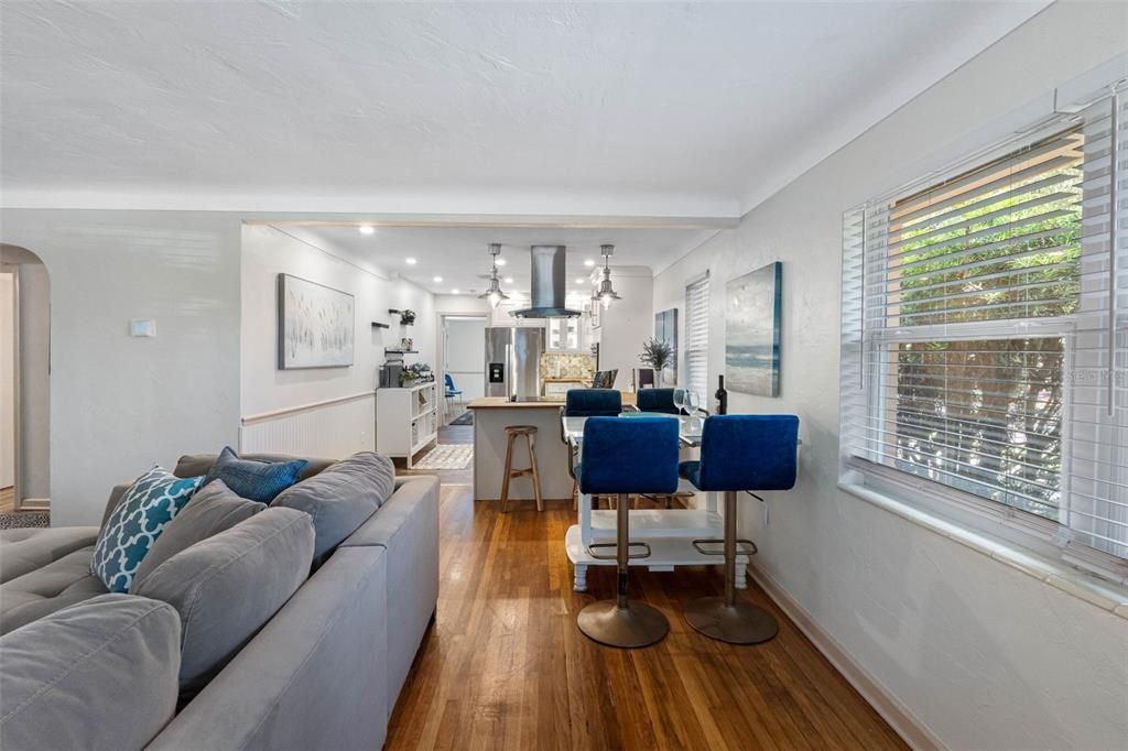 出租: $3,000 (4 贝兹, 2 浴室, 1405 平方英尺)