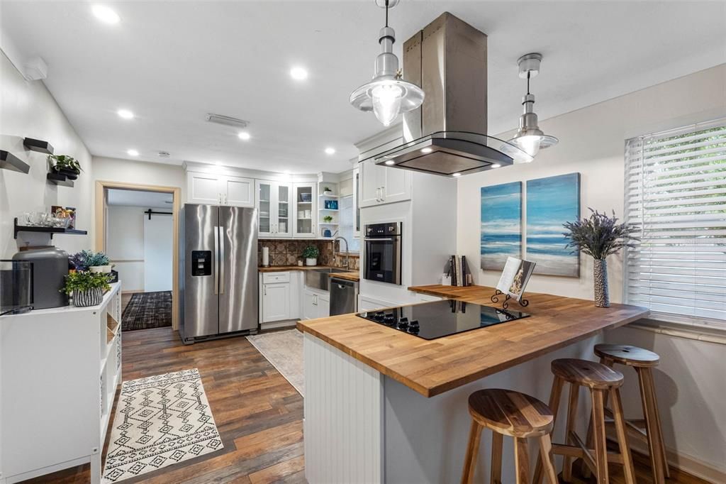 出租: $3,000 (4 贝兹, 2 浴室, 1405 平方英尺)