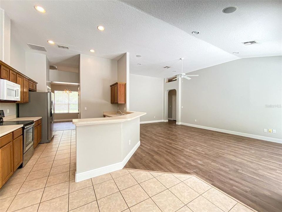 For Rent: $2,795 (4 beds, 2 baths, 1920 Square Feet)