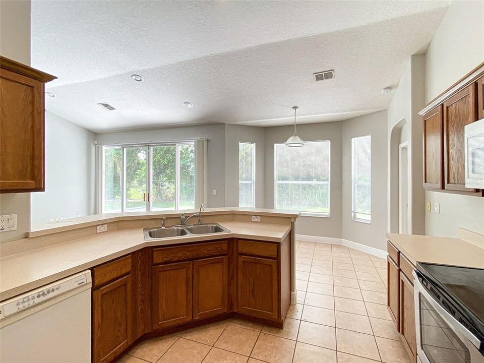 For Rent: $2,795 (4 beds, 2 baths, 1920 Square Feet)