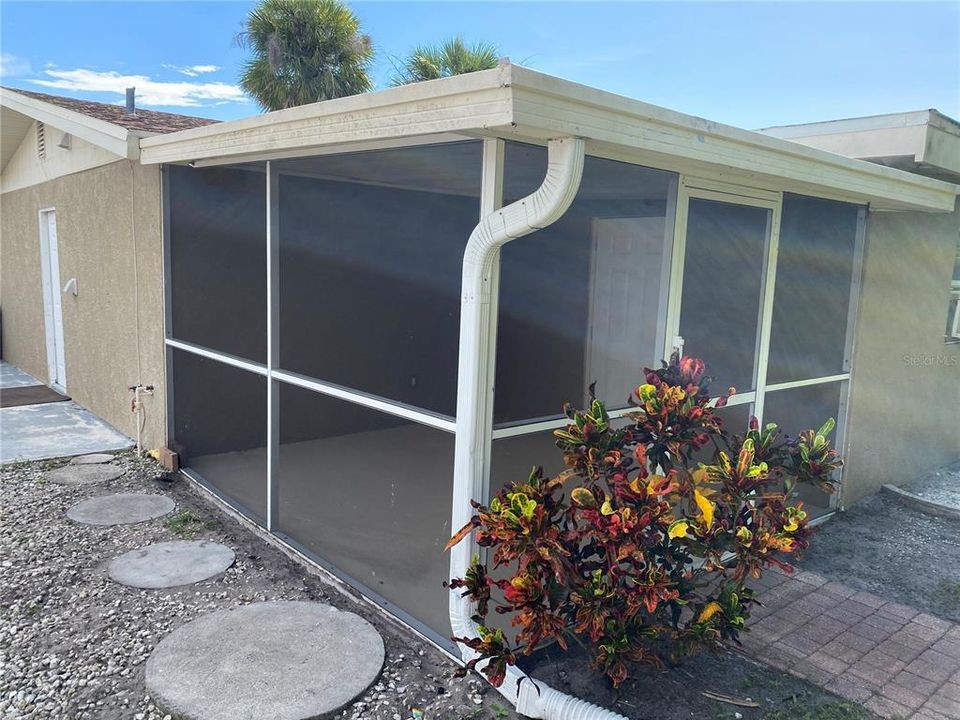 For Rent: $2,700 (3 beds, 2 baths, 1444 Square Feet)