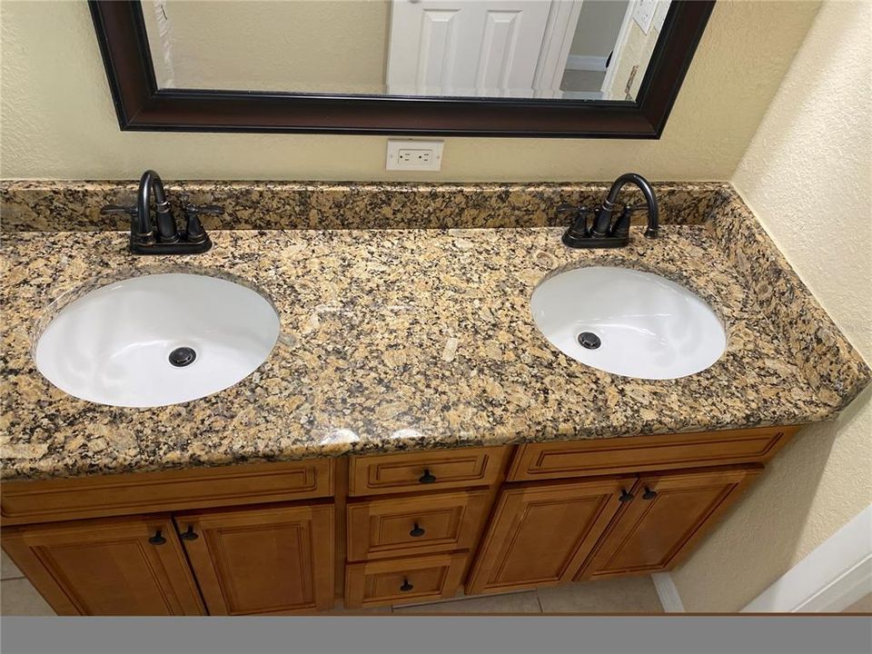 For Rent: $2,700 (3 beds, 2 baths, 1444 Square Feet)