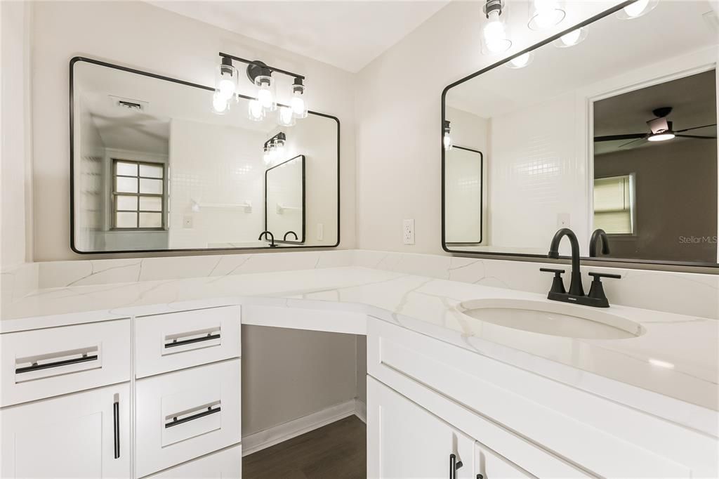 На продажу: $379,900 (3 спален, 2 ванн, 2034 Квадратных фут)