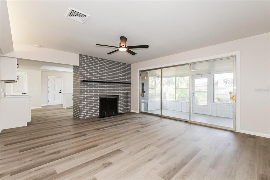 На продажу: $379,900 (3 спален, 2 ванн, 2034 Квадратных фут)