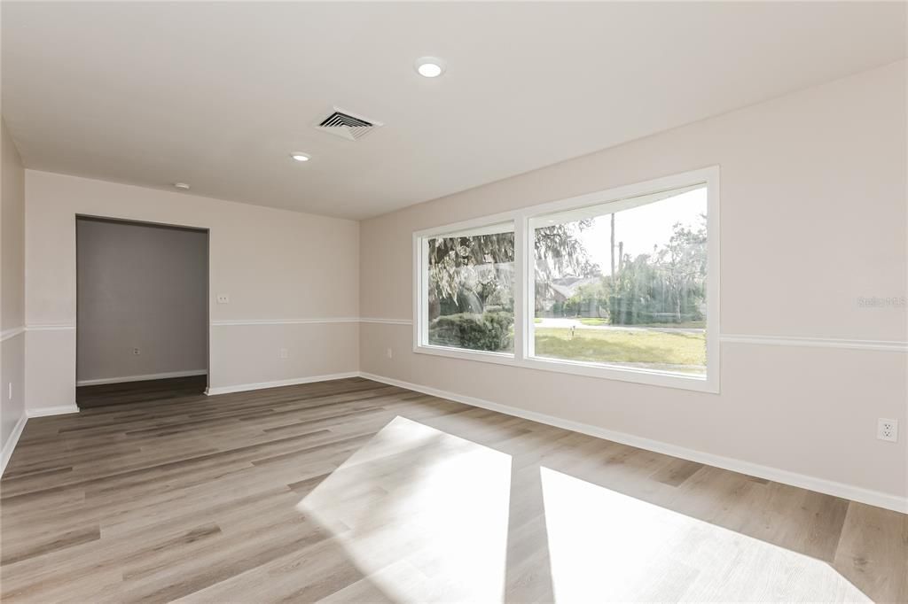 На продажу: $379,900 (3 спален, 2 ванн, 2034 Квадратных фут)