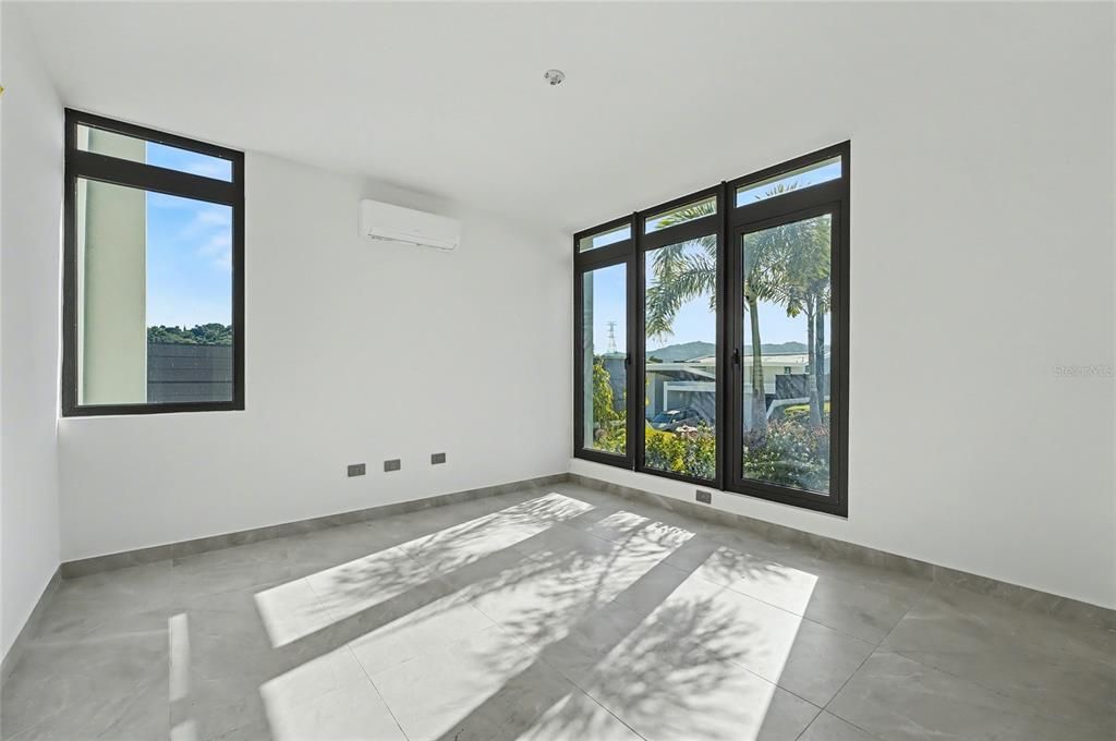 待售: $3,150,000 (4 贝兹, 4 浴室, 4300 平方英尺)