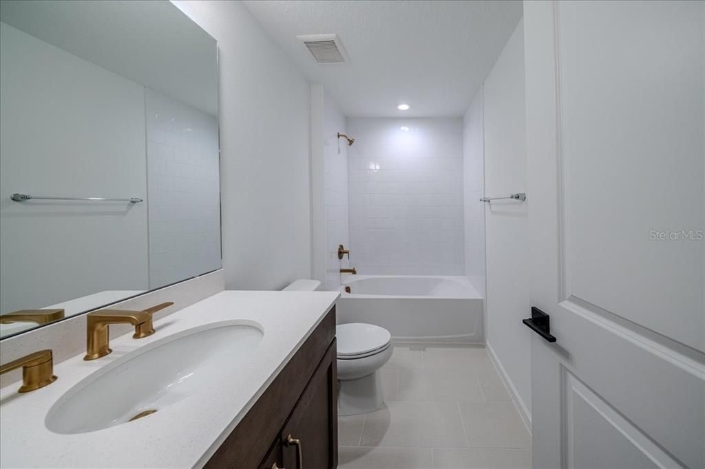 出租: $2,850 (4 贝兹, 3 浴室, 2031 平方英尺)