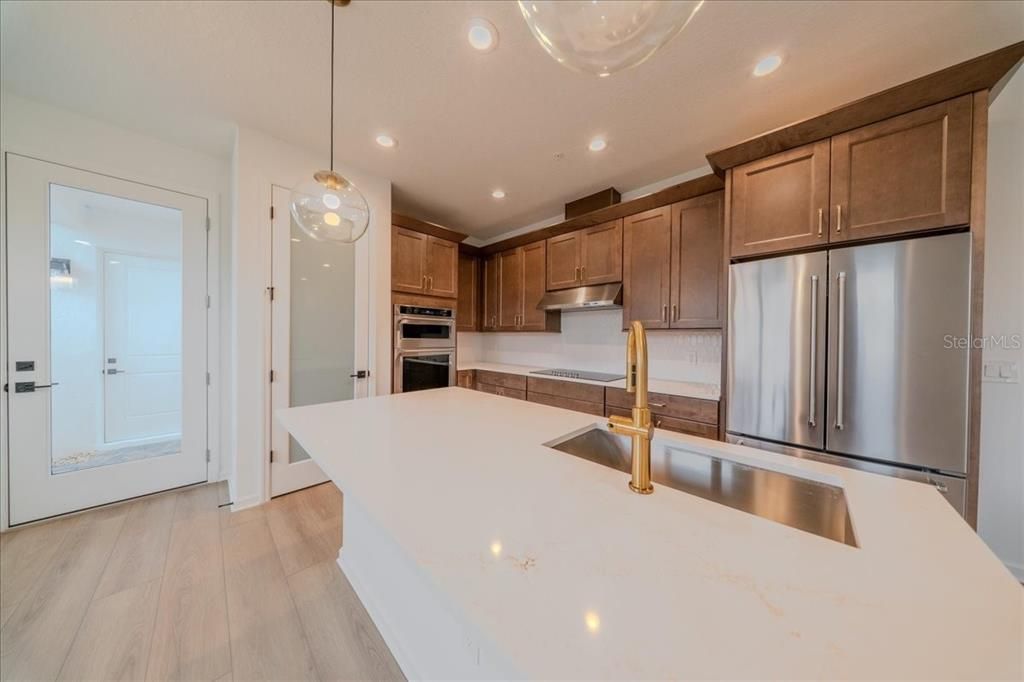 出租: $2,850 (4 贝兹, 3 浴室, 2031 平方英尺)