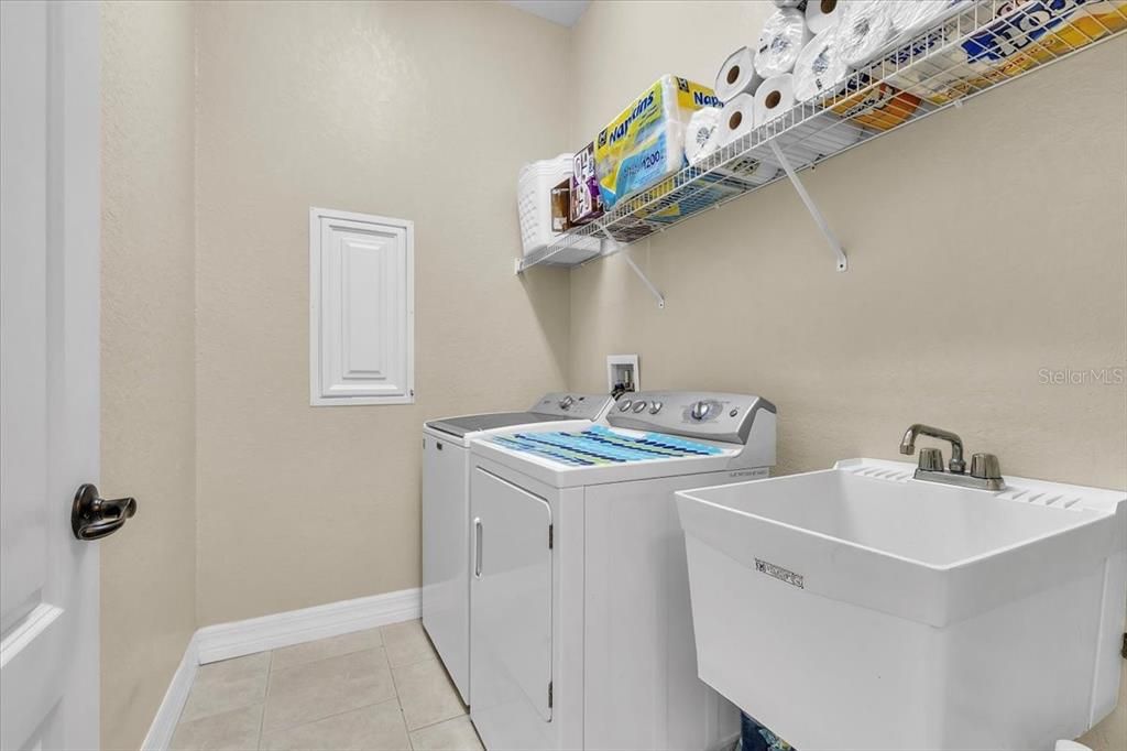 For Sale: $399,000 (3 beds, 2 baths, 1850 Square Feet)