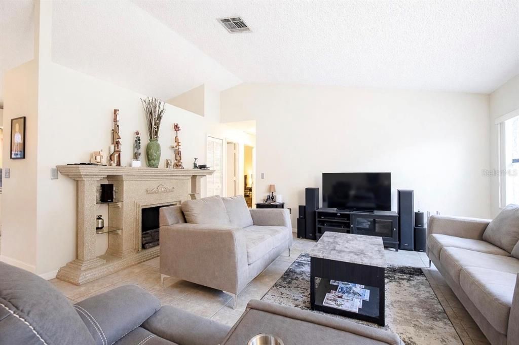 En Venta: $279,990 (3 camas, 2 baños, 1422 Pies cuadrados)