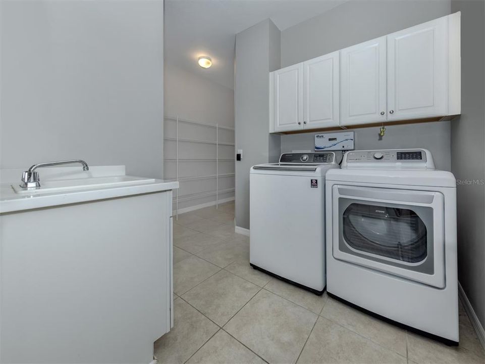 For Sale: $536,880 (3 beds, 2 baths, 2237 Square Feet)