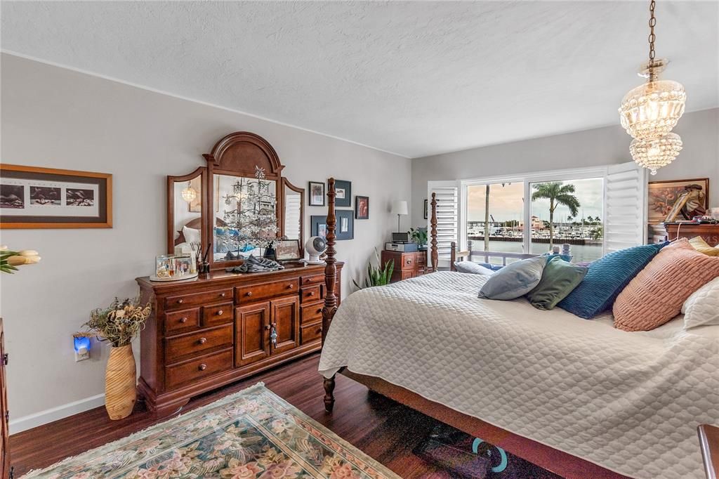 For Sale: $375,000 (2 beds, 2 baths, 1269 Square Feet)