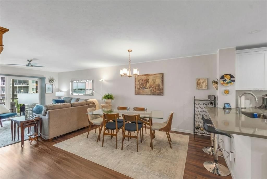 For Sale: $375,000 (2 beds, 2 baths, 1269 Square Feet)