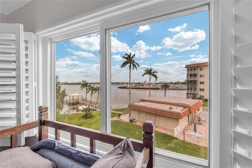 For Sale: $375,000 (2 beds, 2 baths, 1269 Square Feet)