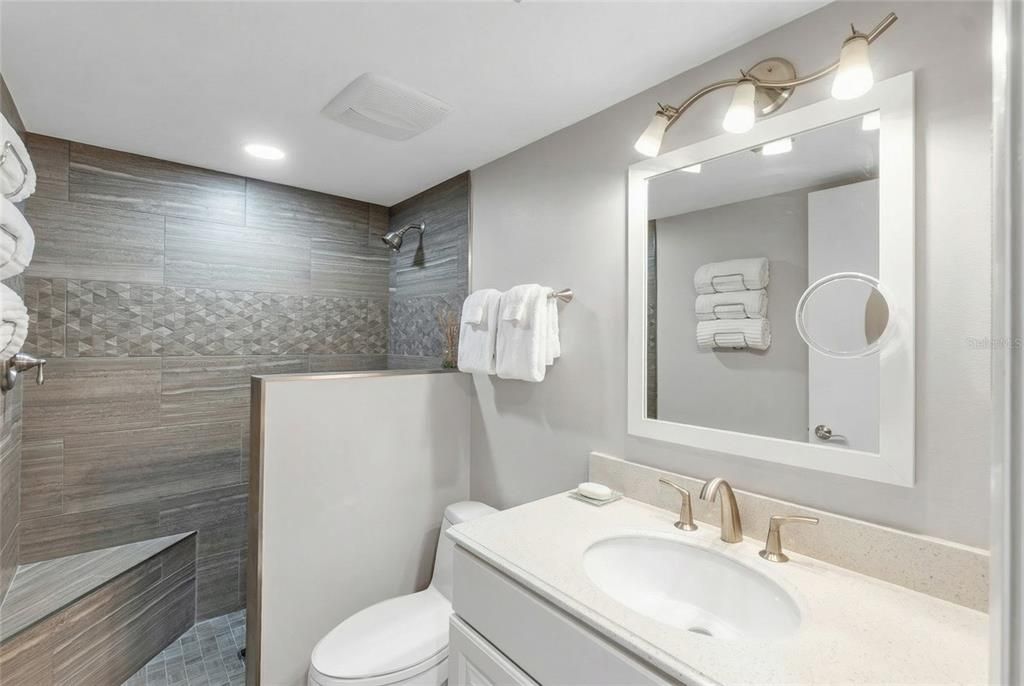 For Sale: $375,000 (2 beds, 2 baths, 1269 Square Feet)