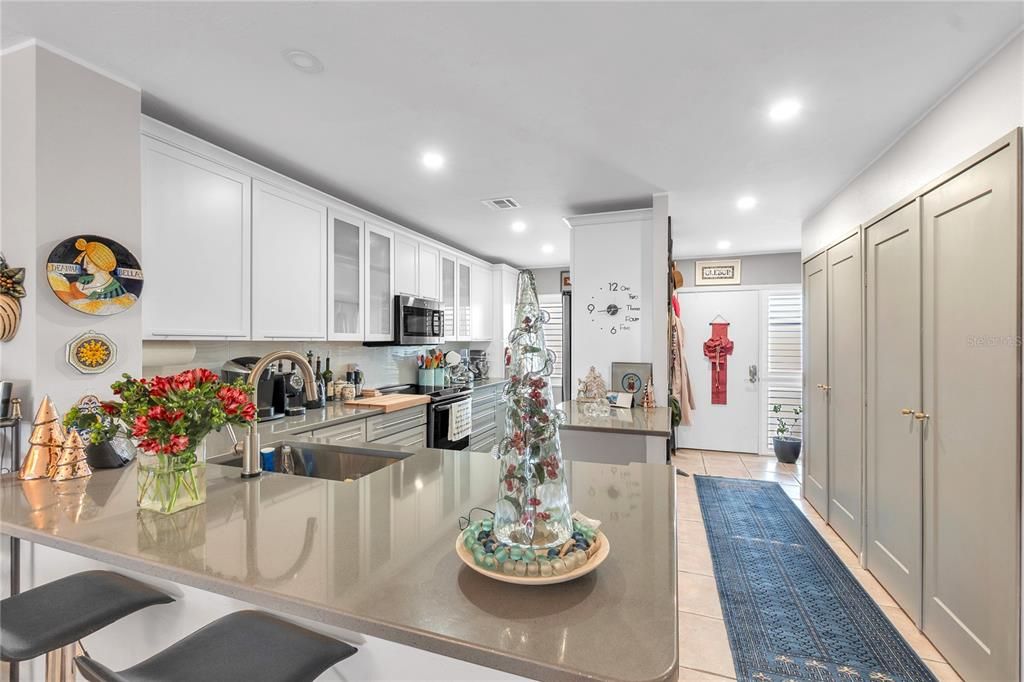 For Sale: $375,000 (2 beds, 2 baths, 1269 Square Feet)