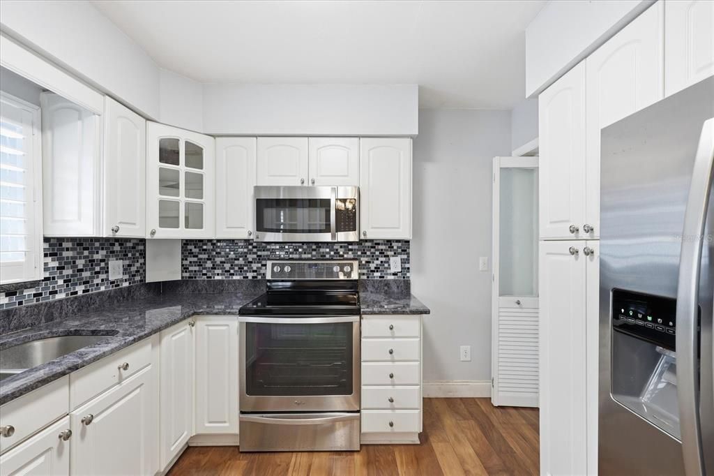 На продажу: $375,000 (3 спален, 2 ванн, 1296 Квадратных фут)