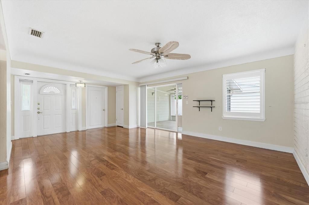 На продажу: $375,000 (3 спален, 2 ванн, 1296 Квадратных фут)