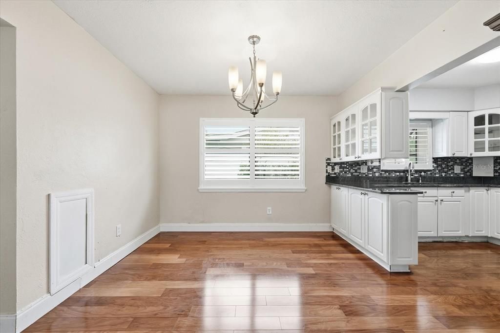 На продажу: $375,000 (3 спален, 2 ванн, 1296 Квадратных фут)