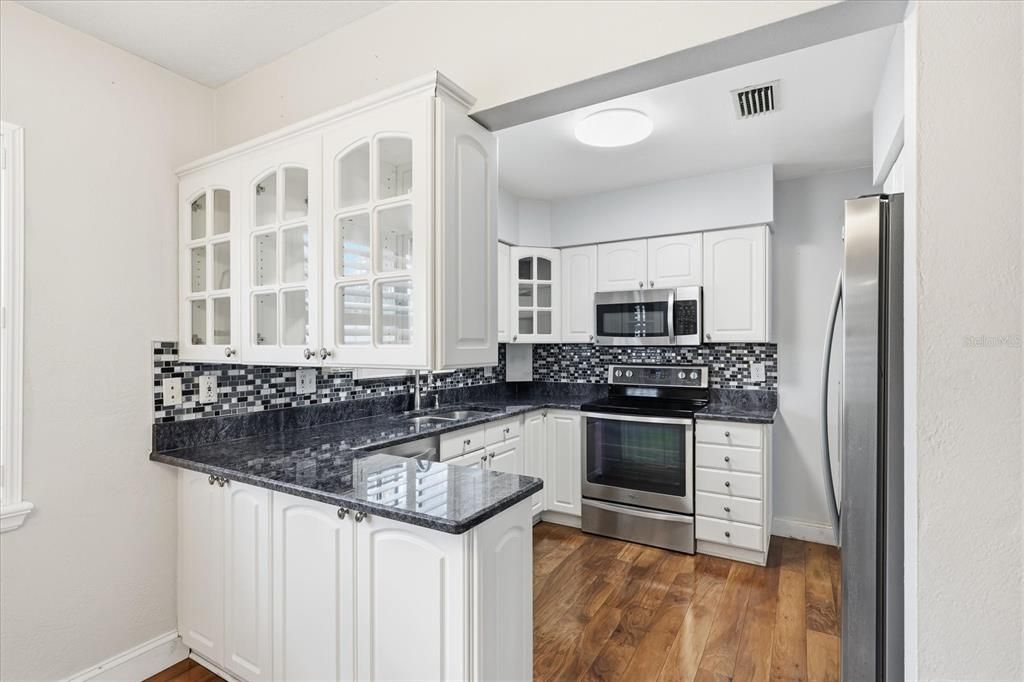 На продажу: $375,000 (3 спален, 2 ванн, 1296 Квадратных фут)