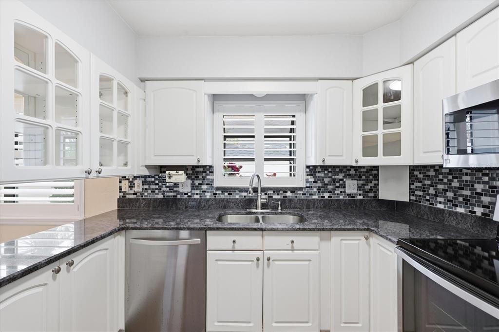 На продажу: $375,000 (3 спален, 2 ванн, 1296 Квадратных фут)