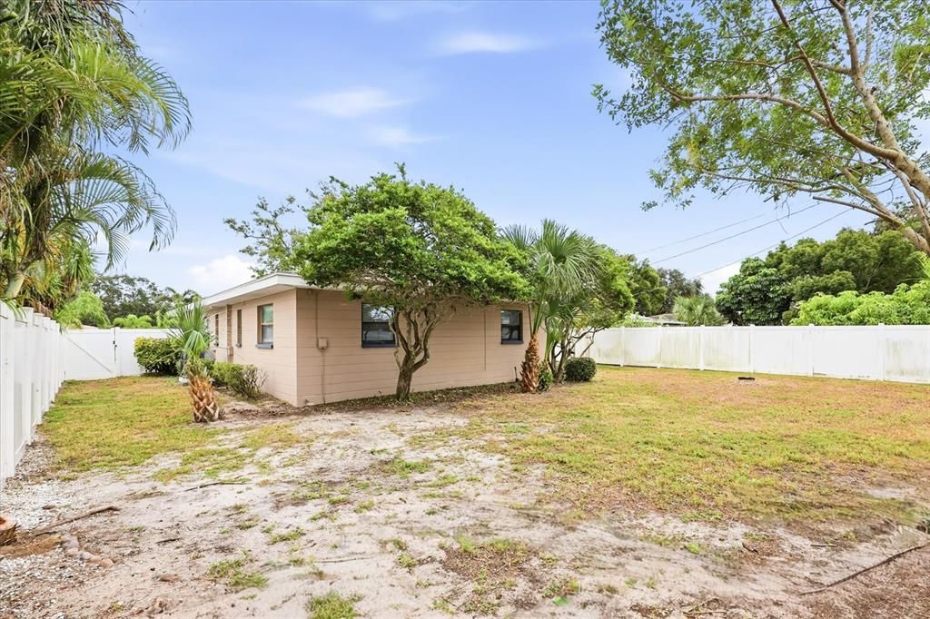 На продажу: $375,000 (3 спален, 2 ванн, 1296 Квадратных фут)