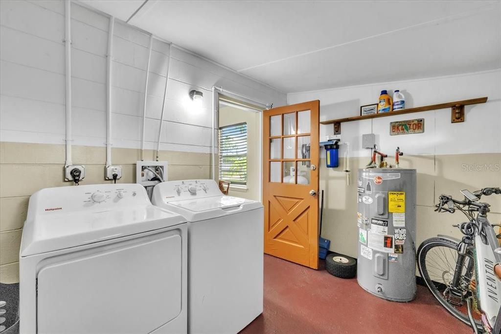 待售: $289,000 (3 贝兹, 1 浴室, 864 平方英尺)