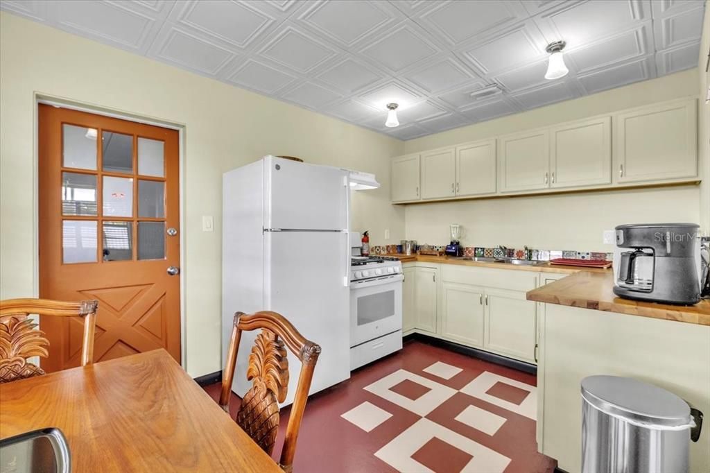 待售: $289,000 (3 贝兹, 1 浴室, 864 平方英尺)