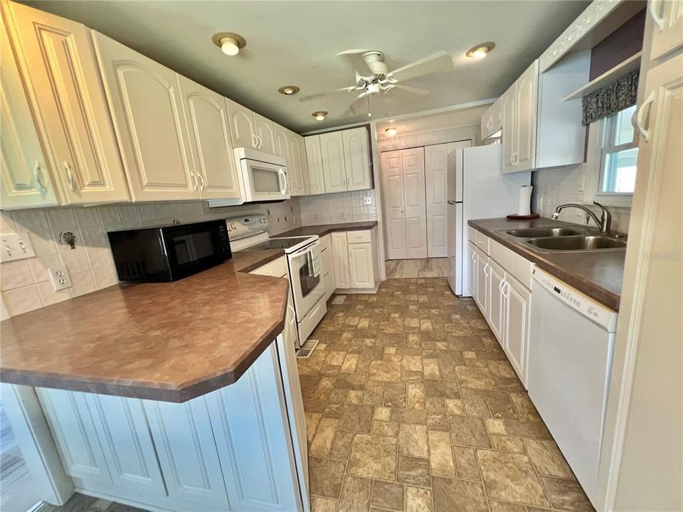 En Venta: $161,500 (2 camas, 2 baños, 1342 Pies cuadrados)