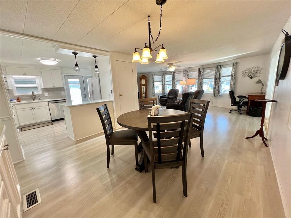 En Venta: $159,500 (2 camas, 2 baños, 1332 Pies cuadrados)