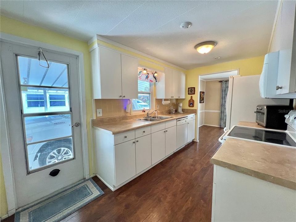 На продажу: $123,500 (2 спален, 2 ванн, 1168 Квадратных фут)