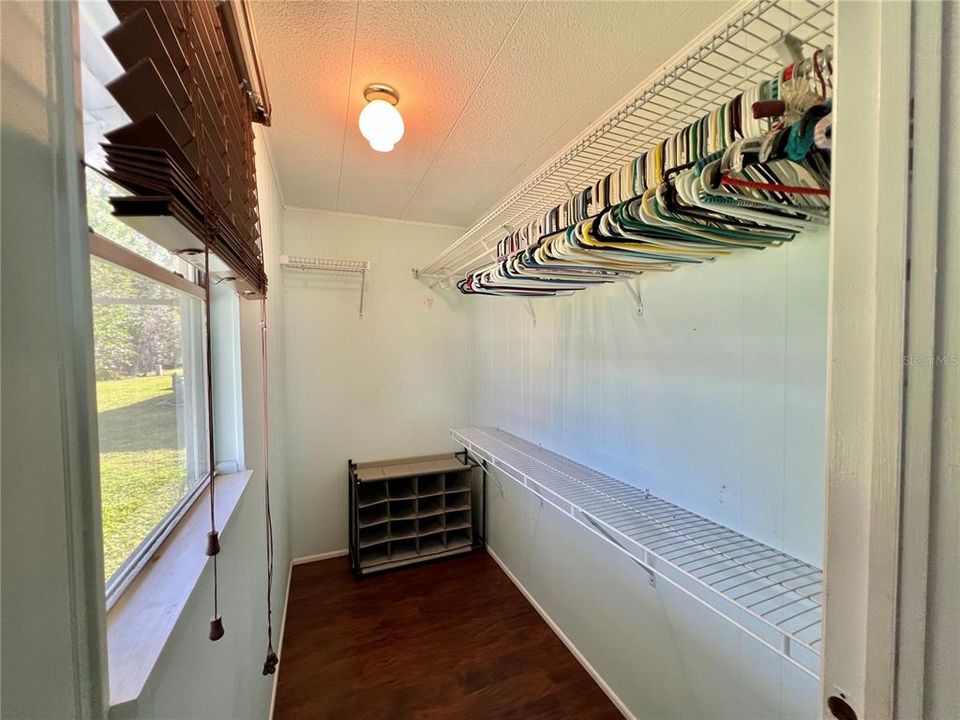 На продажу: $123,500 (2 спален, 2 ванн, 1168 Квадратных фут)