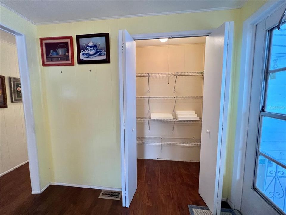 На продажу: $123,500 (2 спален, 2 ванн, 1168 Квадратных фут)