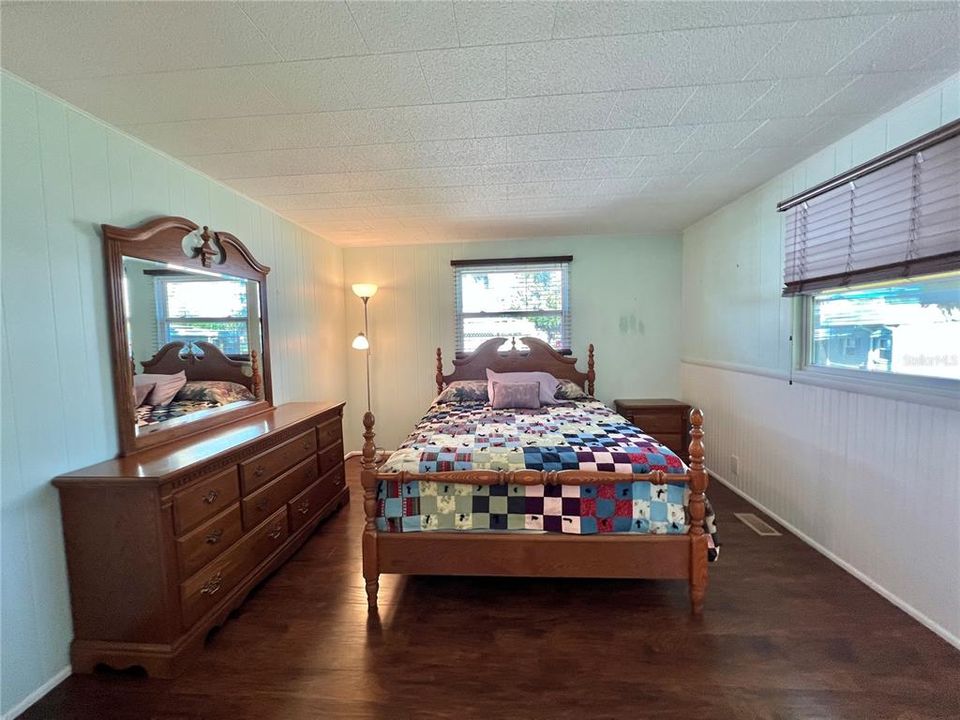 На продажу: $123,500 (2 спален, 2 ванн, 1168 Квадратных фут)