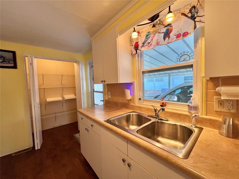 На продажу: $123,500 (2 спален, 2 ванн, 1168 Квадратных фут)