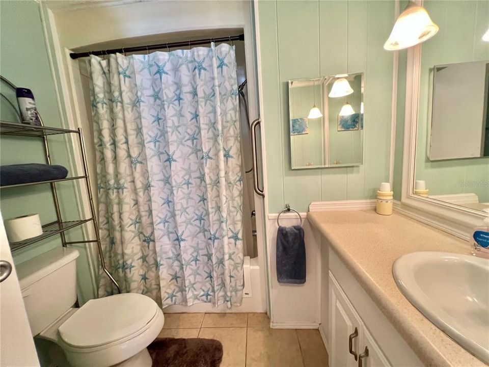 На продажу: $123,500 (2 спален, 2 ванн, 1168 Квадратных фут)