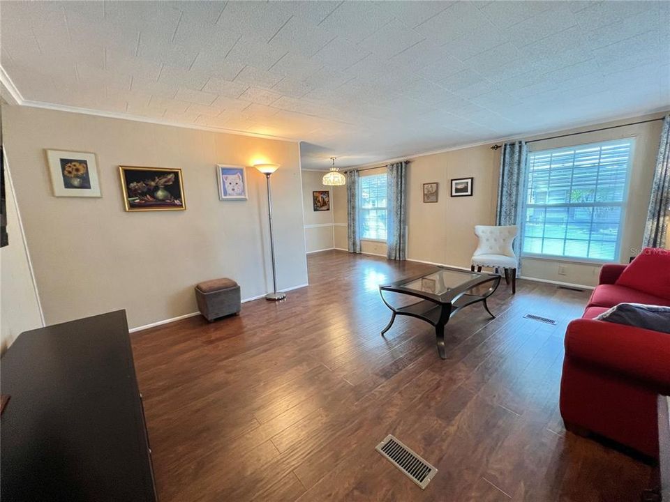 На продажу: $123,500 (2 спален, 2 ванн, 1168 Квадратных фут)