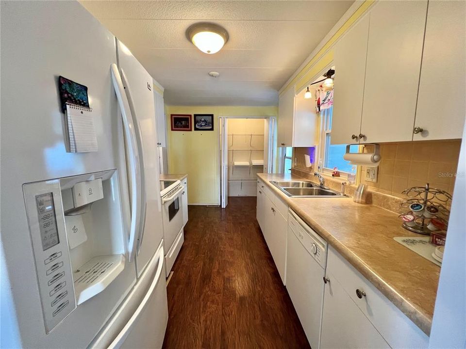 На продажу: $123,500 (2 спален, 2 ванн, 1168 Квадратных фут)