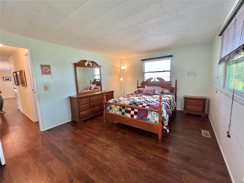 На продажу: $123,500 (2 спален, 2 ванн, 1168 Квадратных фут)