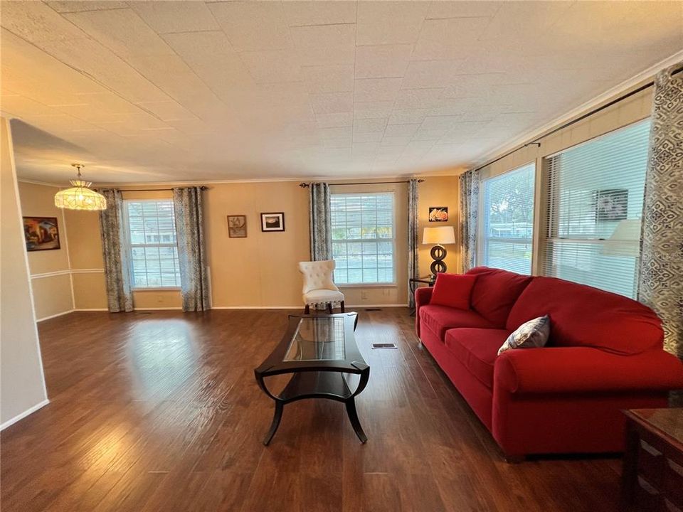 На продажу: $123,500 (2 спален, 2 ванн, 1168 Квадратных фут)