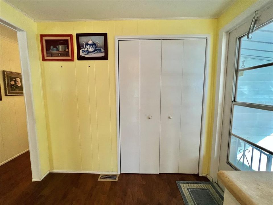 На продажу: $123,500 (2 спален, 2 ванн, 1168 Квадратных фут)