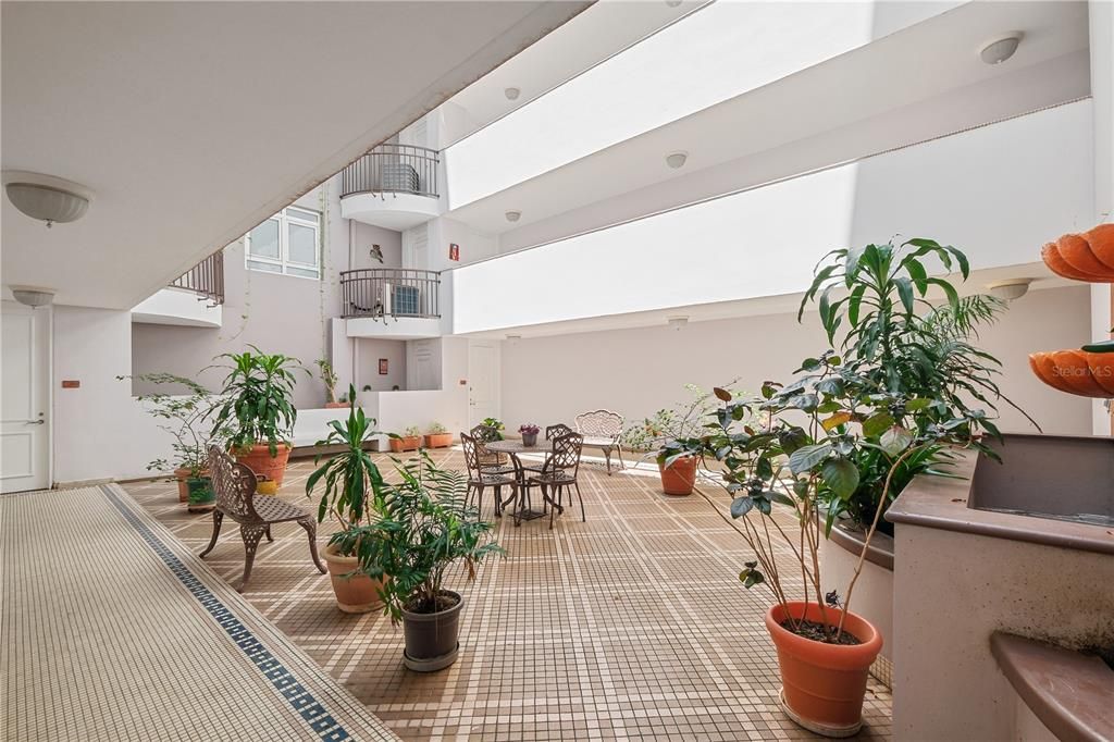 На продажу: $810,000 (2 спален, 2 ванн, 1432 Квадратных фут)