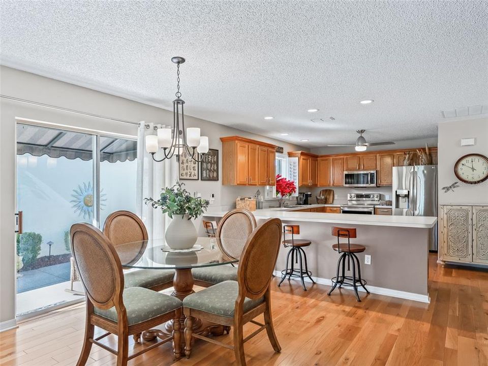 For Sale: $329,900 (2 beds, 2 baths, 1146 Square Feet)