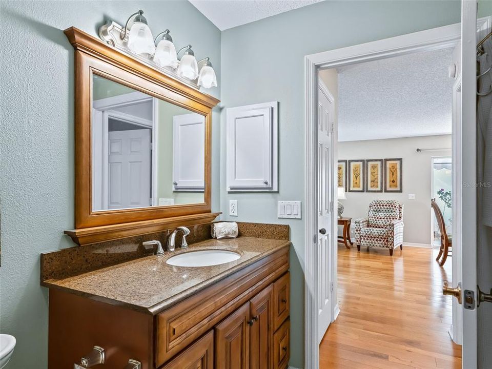 For Sale: $329,900 (2 beds, 2 baths, 1146 Square Feet)