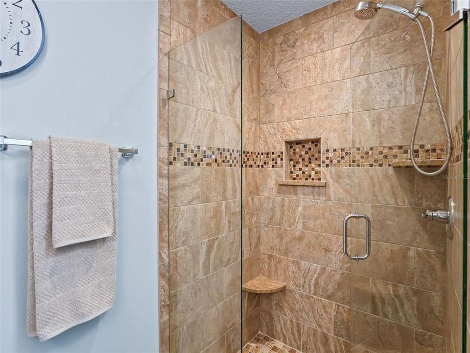 For Sale: $329,900 (2 beds, 2 baths, 1146 Square Feet)